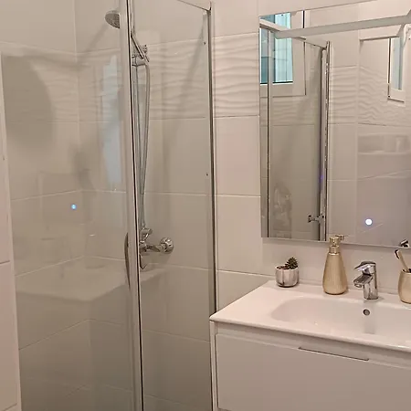 Apartment Family Friendly Sea View Next To